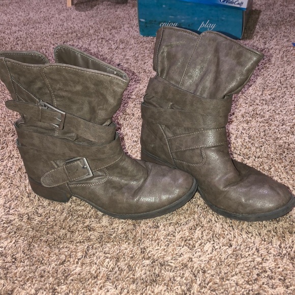 Shoes - Picture 3 of 6